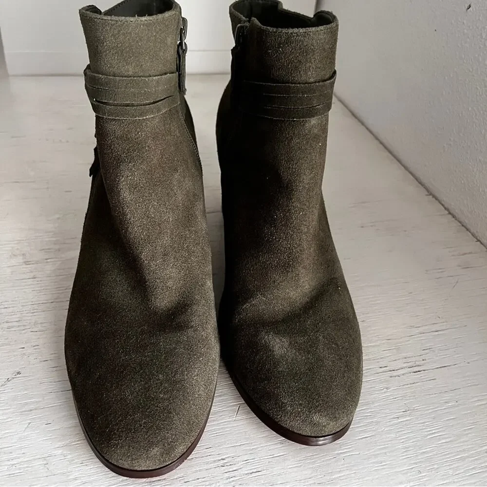 Violet & Red Jenna olive green suede ankle boot block heel size 9.5